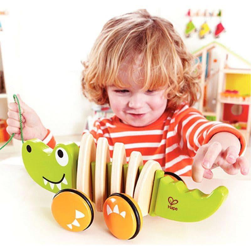 Crocodile à tirer en bois HAPE - Ma Rentrée Facile