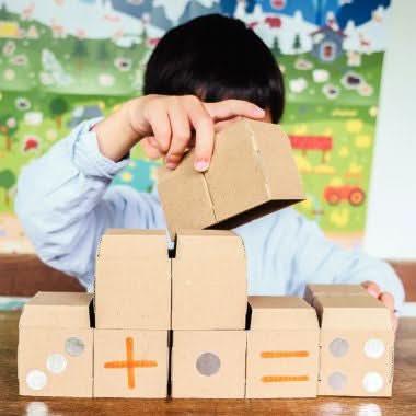 Lot de 196 briques en carton brun à monter - Ma Rentrée Facile