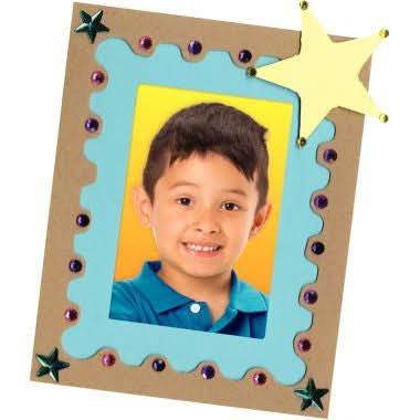 Lot de 24 cadres photos en carton 23x18 cm + 12 planches de décoration en 3D - Ma Rentrée Facile