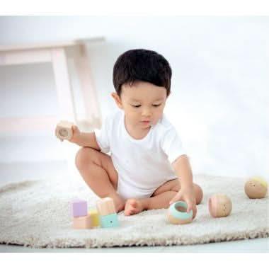 Lot de 3 hochets têtes sensorielles en bois pastel PLAN TOYS - Ma Rentrée Facile