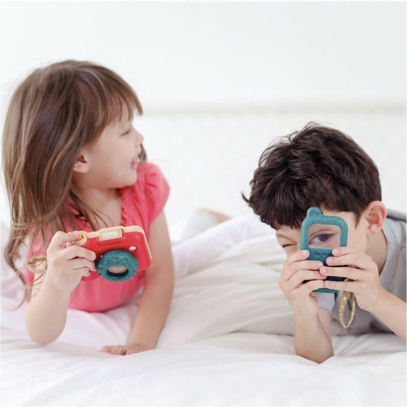 Mon premier appareil photo en bois PLAN TOYS - Ma Rentrée Facile