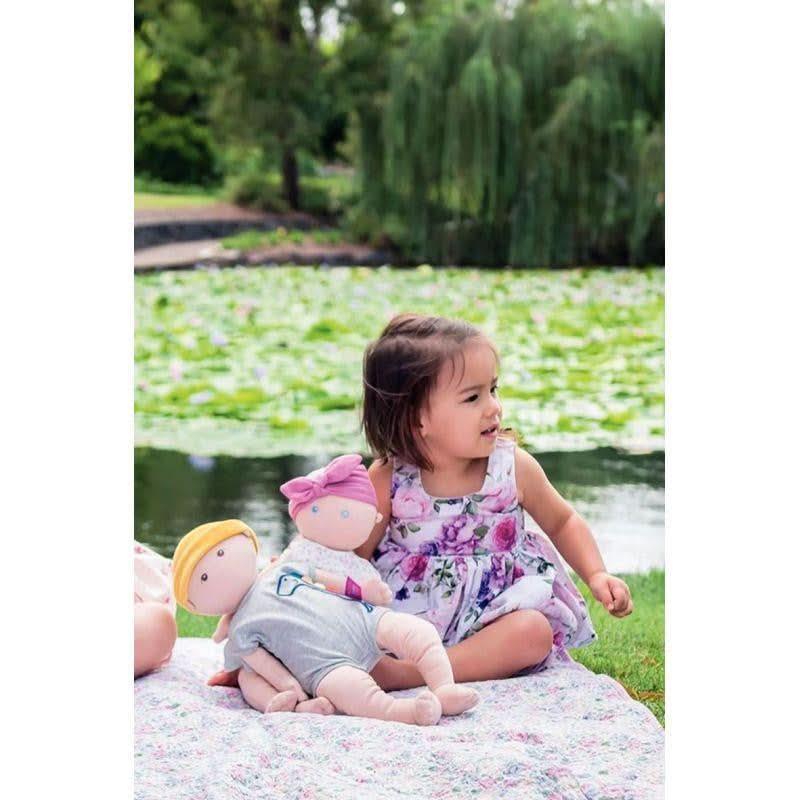 Poupée de chiffon bébé fille Kaia, 42 cm - Ma Rentrée Facile