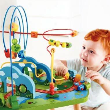 Table d'activités + train en bois HAPE - Ma Rentrée Facile